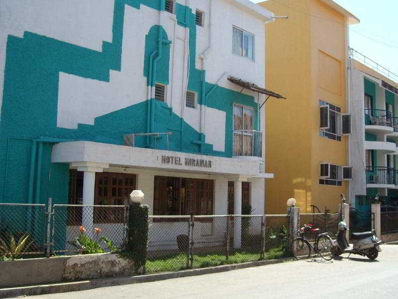 Oyo 2696 Hotel Miramar Caranzalem ภายนอก รูปภาพ